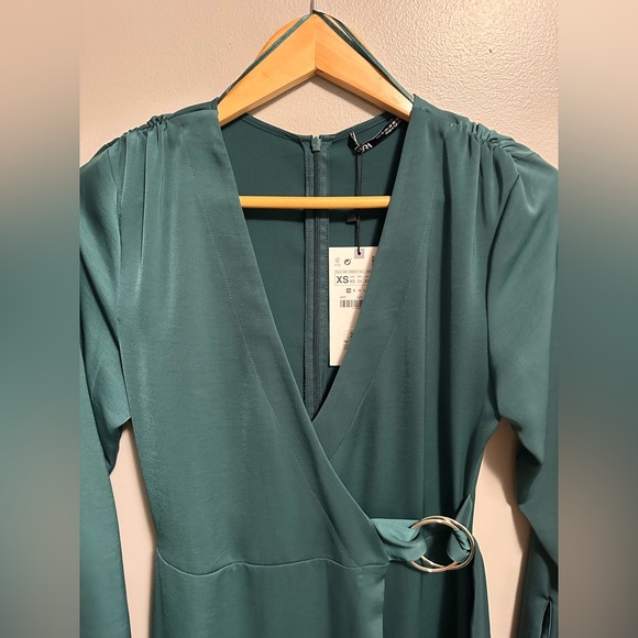 Green shiny jumpsuit - Picture 8 of 12